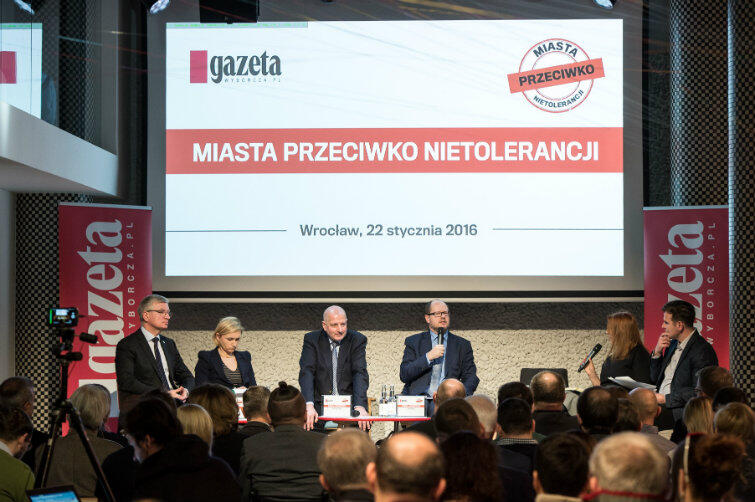 Prezydenci miast debatowali, a później podpisali Deklarację Wrocławską, zapowiadając współpracę w walce z nietolerancją, rasizmem, antysemityzmem.