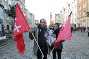  Gdańska Organizacja Turystyczna rozdała mieszkańcom 2800 flag miasta