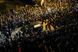  Tysiące osób żegnało Pawła Adamowicza w piątek w Bazylice Mariackiej ZDJĘCIA i ZAPIS TRANSMISJI