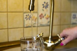 Światowa Organizacja Zdrowia (WHO) uspokaja: woda z kranu bezpieczna do picia 