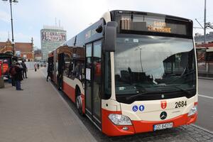 Autobus 111 w dni powszednie w szczycie porannym i popołudniowym wybrane kursy będą realizowane dwoma autobusami jednocześnie