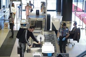  Koronawirus. Szybkie testy antygenowe dla pasażerów na gdańskim lotnisku