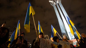  Wiec " Gdańsk solidarny z Ukrainą". - Niech żyje wolna niepodległa Ukraina!