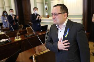  Konsul Ukrainy nie mógł ukryć łez, gdy dostał wielkie brawa od radnych Gdańska