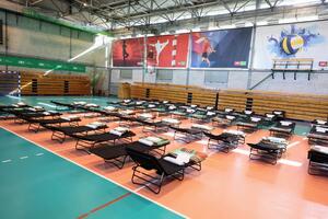  Nowy punkt schronienia dla uchodźców z Ukrainy - w hali sportowej przy ul. Kołobrzeskiej 61 