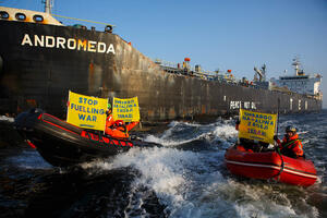  "Pokój zamiast ropy" - protest Greenpeace na Zatoce Gdańskiej przeciwko transportowi rosyjskiej ropy do Polski