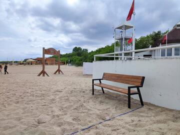  Na gdańskich plażach wygodnie usiądziesz na ławce