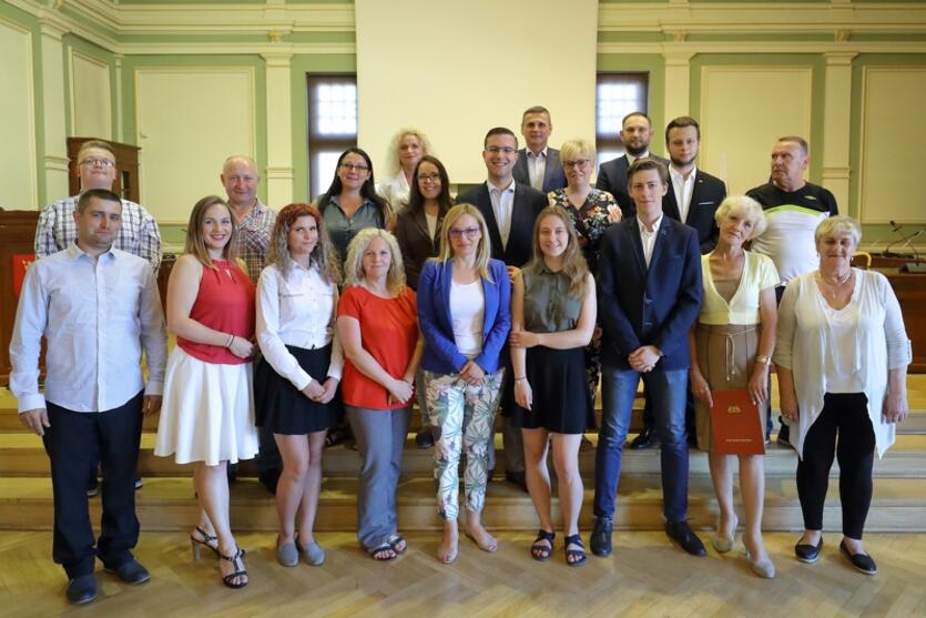 Po oficjalnym ślubowaniu czas na pamiątkowe zdjęcie Rady Dzielnicy wraz z radnymi Miasta Gdańska i przedstawicielami Biura Rady Miasta Gdańska