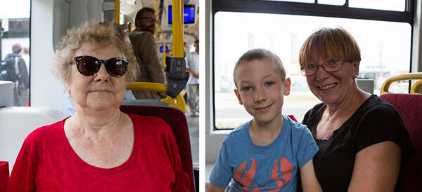 Jednymi z pierwszych pasażerów byli pani Barbara Piećko (z lewej) oraz pani Ewa z kilkuletnim wnukiem Maksiem
