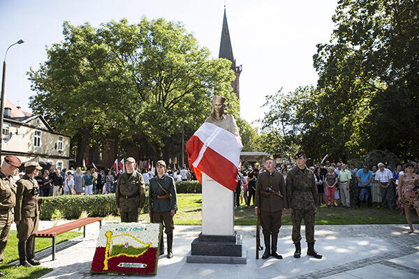 Pomnik Inki został odsłonięty 30 sierpnia 2015 r. w Gdańsku-Oruni.
