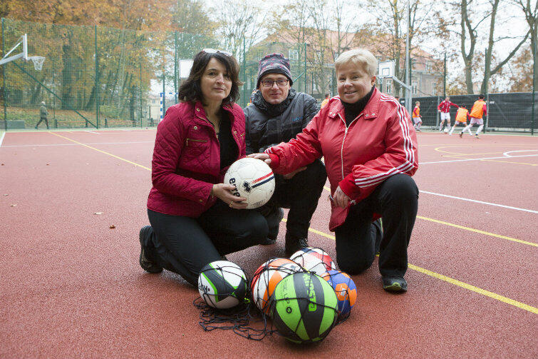Tej trójce bardzo leży na sercu prawidłowy rozwój fizyczny wychowanków. Od lewej: Joanna Jankowska, Sebastian Golisz i Renata Baranowska, nauczyciele WF.
