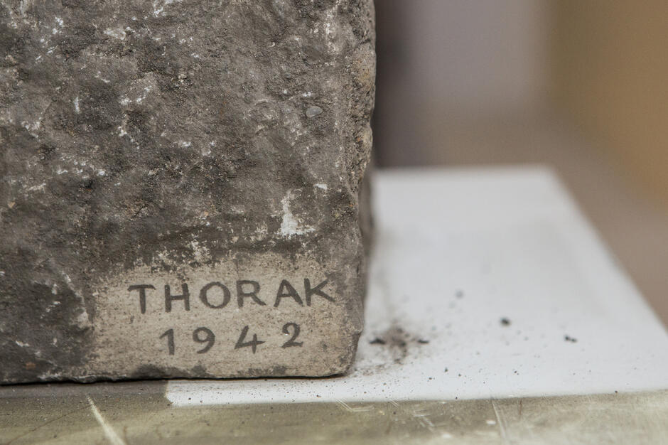 Thorak, autor rzeźby, był wybitnym przedstawicielem sztuki totalitarnej
