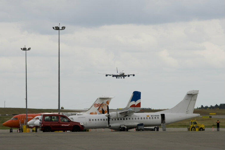 Samoloty w Gdańsku przy lądowaniu podążają teraz za świetlistym zajączkiem.
