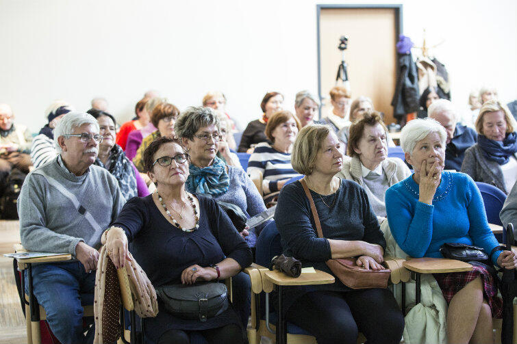 W Swissmedzie przy ul. Wileńskiej co czwartek spotyka się Klub Inicjatyw Seniora.