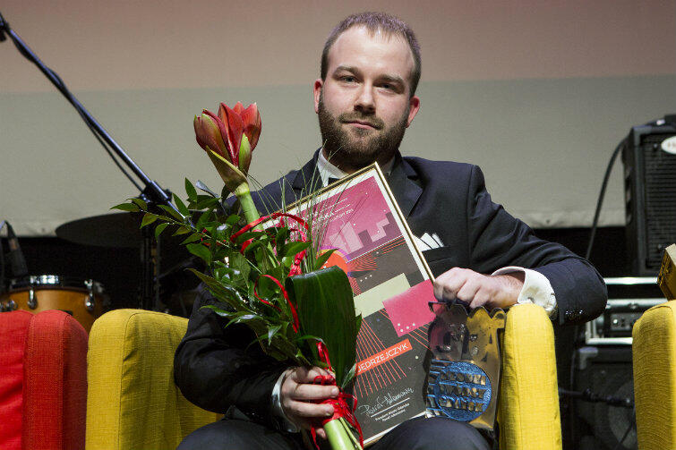 Piotr Jędrzejczyk odebrał nagrodę „za wytężoną pracę nad kolejnymi twórczymi projektami, talent i wyobraźnię muzyczną”.
