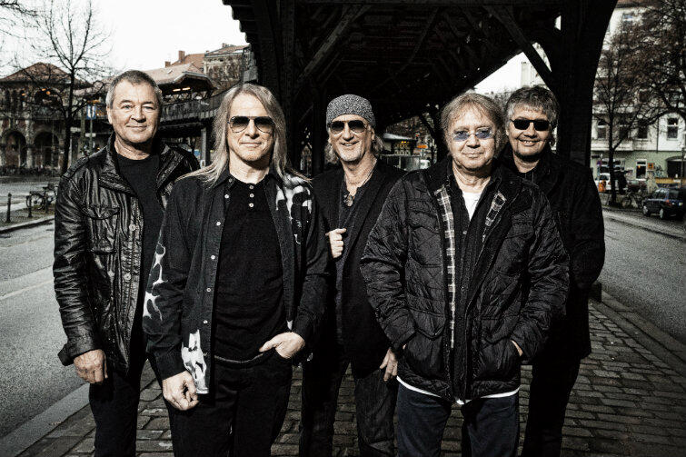 Deep Purple w aktualnym składzie personalnym. Od lewej: wokalista Ian Gillan, gitarzysta Steve Morse, basista Roger Glover, perskusista Ian Paice i klawiszowiec Don Airey.
