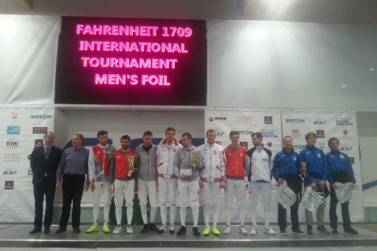 W finale turnieju drużynowego wystartowało 12 zespołów. Najlepsza była Pierwsza Reprezentacja Polski.
