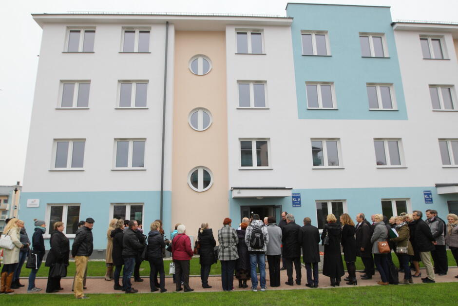 W październiku 2015 r. w dwóch budynkach TBS „Motława” przy ul. Kolorowej oddano do użytku 48 mieszkań. Być może do kolejnych wprowadzą się pracownicy PG.
