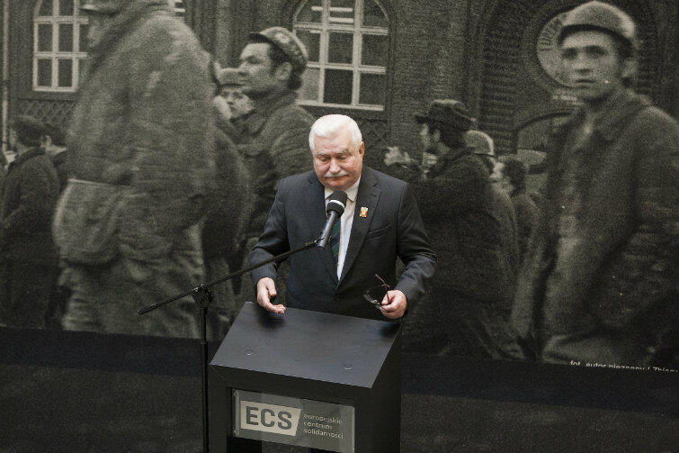 Lech Wałęsa w trakcie przemówienia w ECS.

