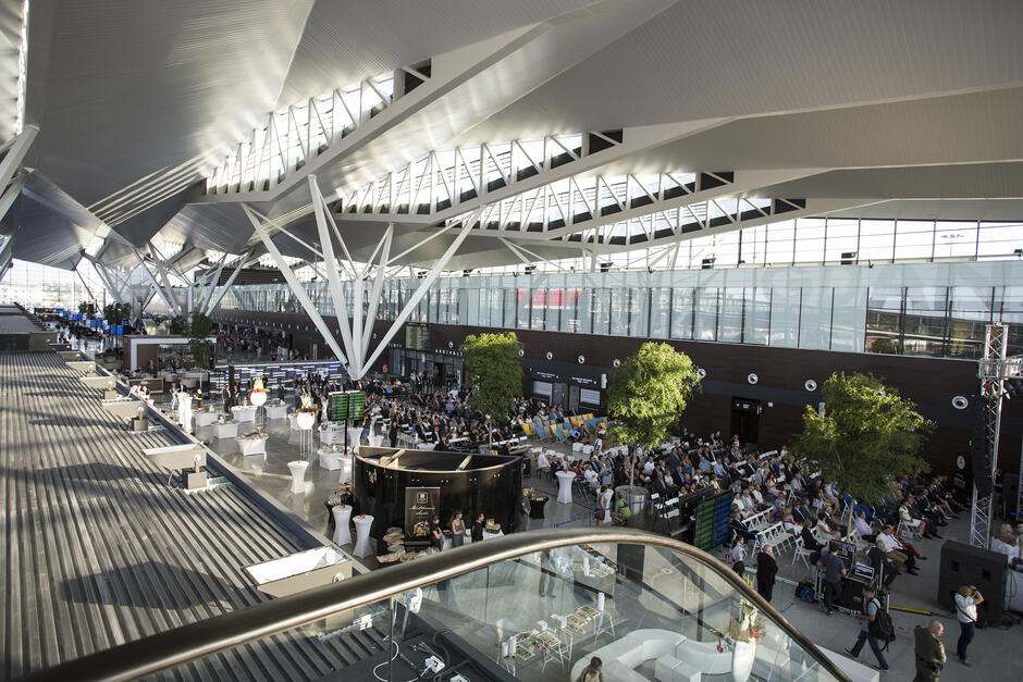 Uroczyste otwarcie nowej części terminalu dla pasażerów przylatujących, 1 września 2015 r.
