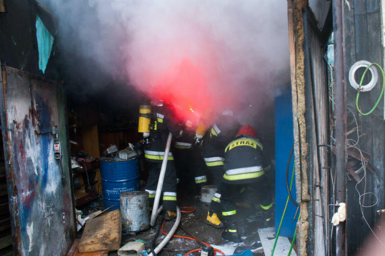 Pożarom często towarzyszy wydobywanie się niebezpiecznych gazów
