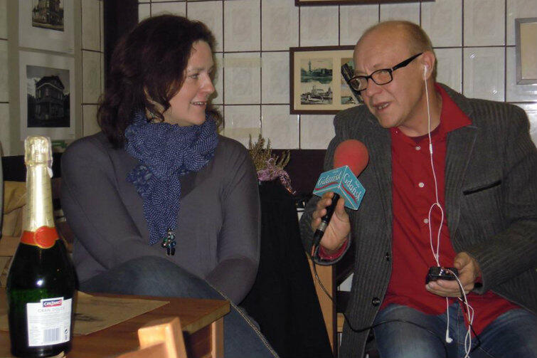 Magdalena Witkiewicz udziela w Perle Bałtyku wywiadu Włodzimierzowi Raszkiewiczowi z Radia Gdańsk.
