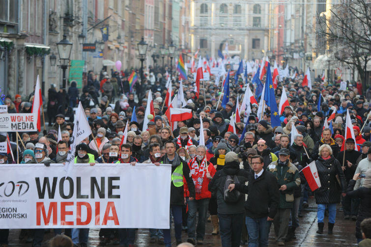 Na Długim Targu demonstrowało blisko 3 tysiące osób.
