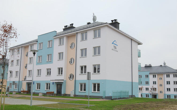 W październiku 2015 roku pierwsi lokatorzy otrzymali klucze do 48 mieszkań w standardzie „pod klucz” w dwóch budynkach wzniesionych przez spółkę miejską TBS „Motława” przy ul. Kolorowej.