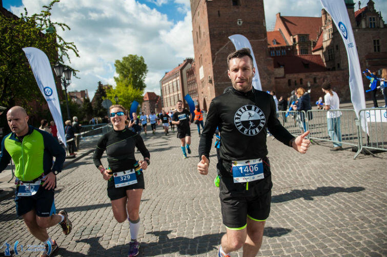 Na starcie pierwszej edycji PZU Gdańsk Maratonu stanęło 1857 uczestników z 10 krajów, trasa wiodła przez najciekawsze lokalizacje miasta
