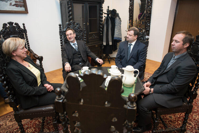 Czesko-gdańskie spotkanie. Od lewej: sekretarz miasta Danuta Janczarek, ambasador Jakub Karfík, radca ambasady Petr Maryška oraz Radim Čáp z firmy Metrostav.
