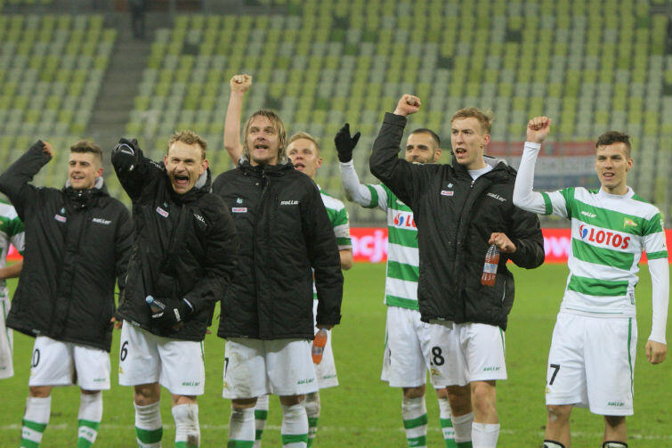 Piłkarze Lechii tak cieszyli się po zwycięstwie nad Podbeskidziem. Czy podobnie będzie w sobotni wieczór?
