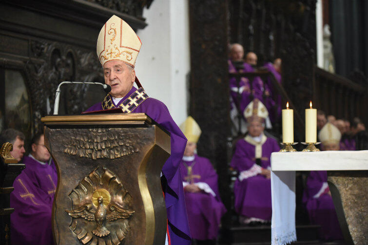 Arcybiskup Józef Kowalczyk nawoływał do zgody, przypominając naukę Jana Pawła II.
