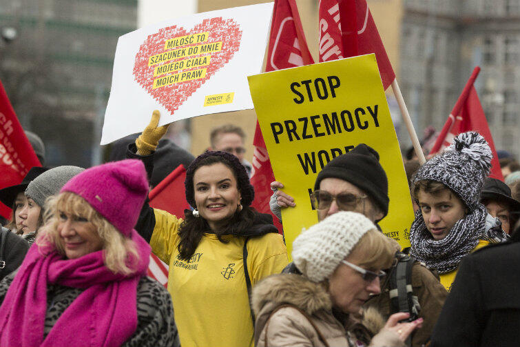 Stereotyp: Manifa to marsz kobiet, które nie wiedzą, czego chcą. Rzeczywistość: Manifa to chęć zwrócenia uwagi Polaków na codzienne życie kobiet i niesprawiedliwości, które je dotykają.
