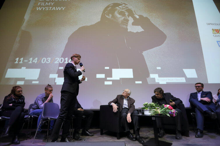 Moderatorem spotkania był dr Krzysztof Kornacki, filmoznawca z Uniwersytetu Gdańskiego.

