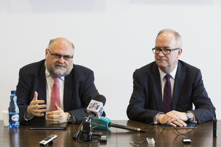 Od lewej: prof. Grzegorz Węgrzyn i prof. Jerzy Gwizdała - rywale w walce o stanowisko rektora UG, obaj podkreślali wysoki poziom prowadzenia kampanii wyborczej.
