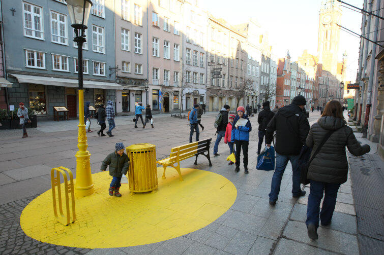 Żółte plamy na ulicy - bez obaw, to tylko tymczasowe i celowe działanie.
