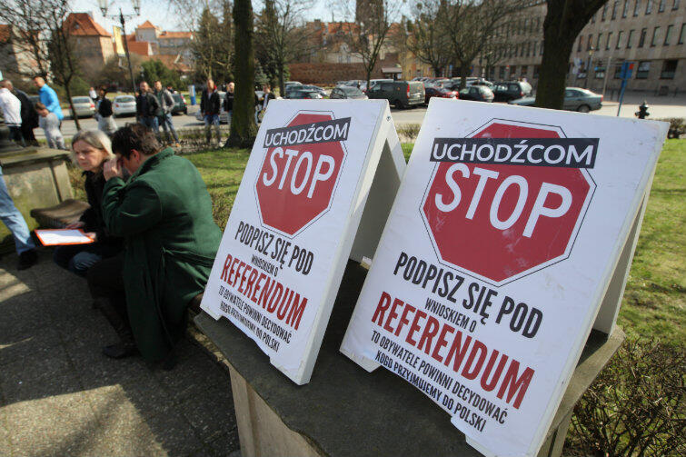 W całej Polsce zebrano ponad tysiąc podpisów z poparciem dla przeprowadzenia referendum w sprawie przyjęcia uchodźców.
