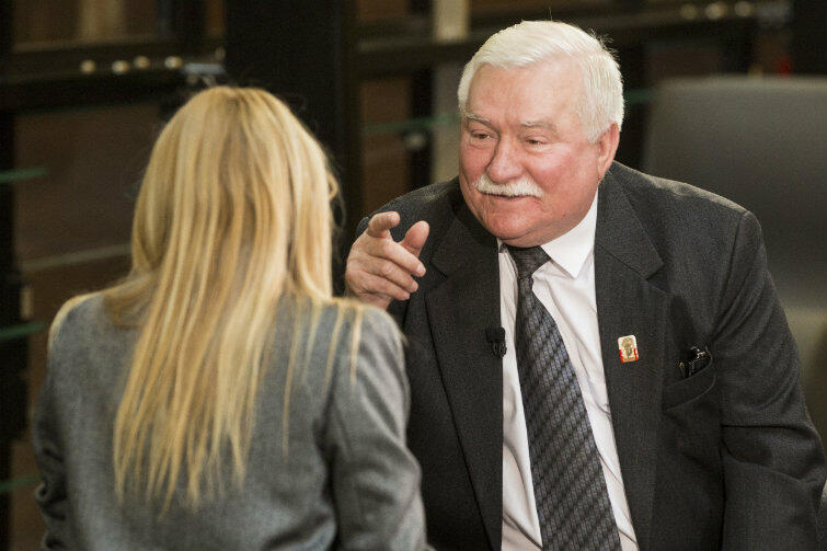 Lech Wałęsa tłumaczy, że nigdy nie współpracował z SB. Tu - Monice Olejnik z TVN24.
