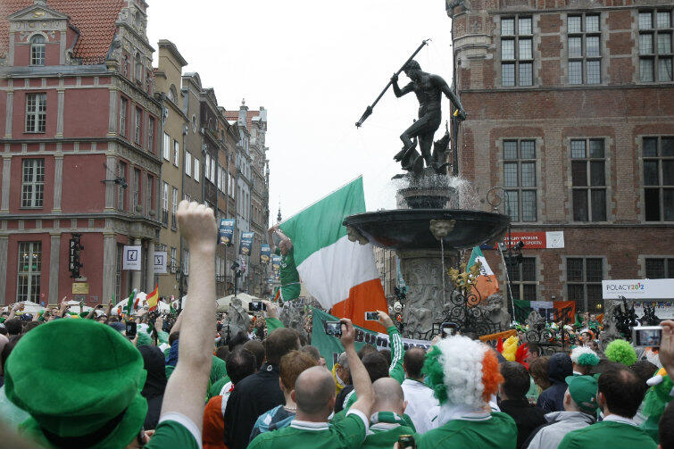 Podczas mistrzostw w piłce nożnej Euro 2012 Neptun był oblegany przez kibiców wszystkich drużyn: irlandzkiej...
