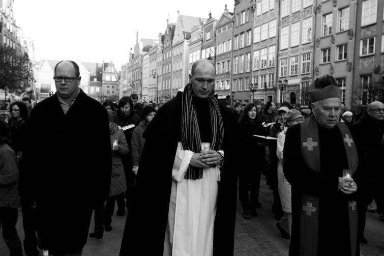 15 kwietnia 2011 - Gdańska Droga Krzyżowa ulicami miasta z Długiego Targu do Placu Solidarności, organizowana przez gdański Zakon Dominikanów
