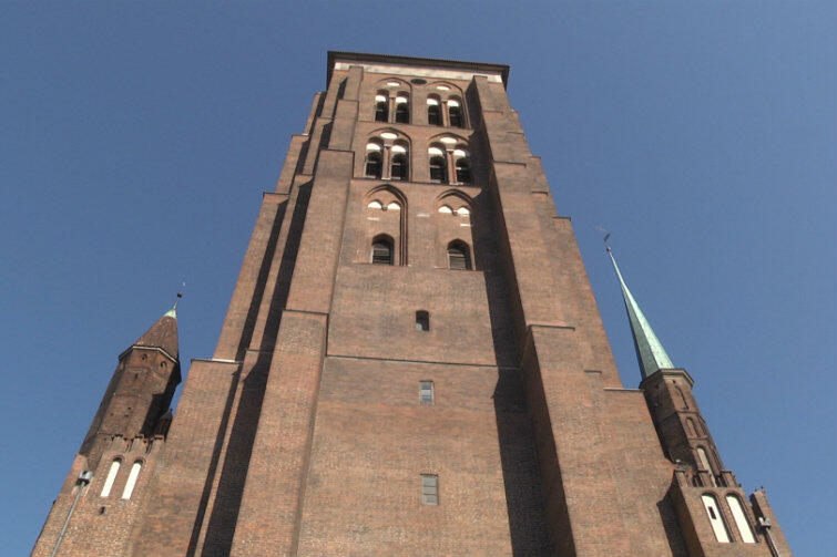 Wybudowana w 1466 r. wieża Bazyliki Mariackiej w Gdańsku do dziś robi ogromne wrażenie.
