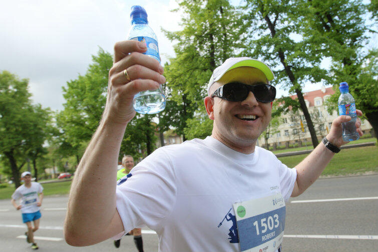 Gdy jesteś maratończykiem, wiesz ile znaczy zwykła butelka wody...
