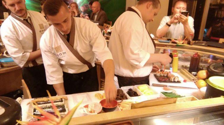 Jak przygotowuje się sushi? Można było przekonać się w trakcie Nocy Restauracji

