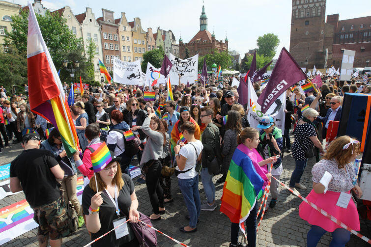 Uczestnicy marszu organizowanego przez Stowarzyszenie na rzecz osób LGBT- Tolerado oraz... 
