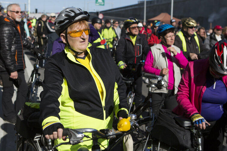 Jeżdżą wszystkie grupy wiekowe. Na inauguracji tunelu pod Martwą Wisłą, na rowerach stawiły się tłumy - nie tylko gdańszczan.
