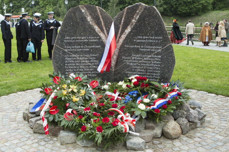 Obelisk na cześć hrabiego de Plélo. Uroczystość odsłonięcia - 27 maja 2014 r., w 280. rocznicę śmierci francuskiego dowódcy.