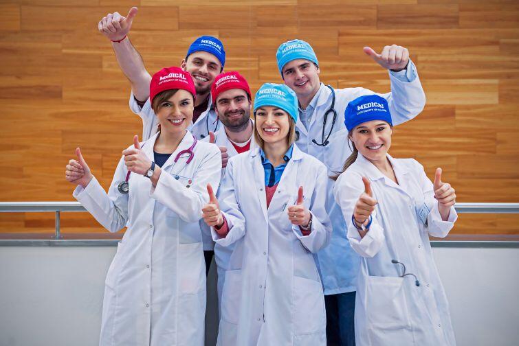 W szpitalu też można się uśmiechnąć - przekonują przedstawiciele Gdańskiego Uniwersytetu Medycznego.
