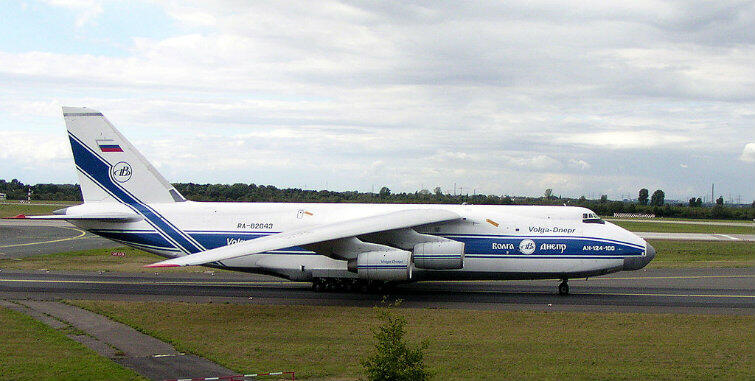 An-124 Rusłan - drugi co do wielkości samolot świata, ale pierwszy wśród produkowanych seryjnie.
