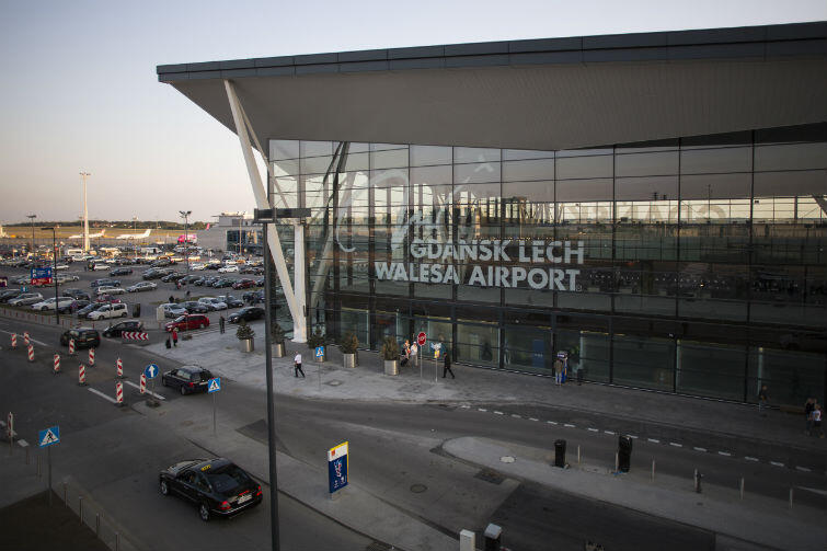 Terminal pasażerski Portu Lotniczego Gdańsk im. Lecha Wałęsy po rozbudowie o nową część przylotową