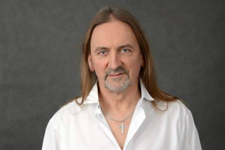 Marek Piekarczyk - były lider i wokalista legendarnej grupy TSA wystąpi z solowym repertuarem. Swego czasu sporo mieszkał w Trójmieście, występował bowiem z powodzeniem w roli Jezusa w Teatrze Muzycznym w Gdyni.

